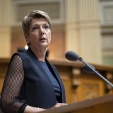 Le Parlement enterre l'idée d'une hausse des déductions pour les primes maladie dans l'impôt fédéral direct. Les perspectives financières sont trop tendues, a rappelé la ministre des finances Karin Keller-Sutter (archives).